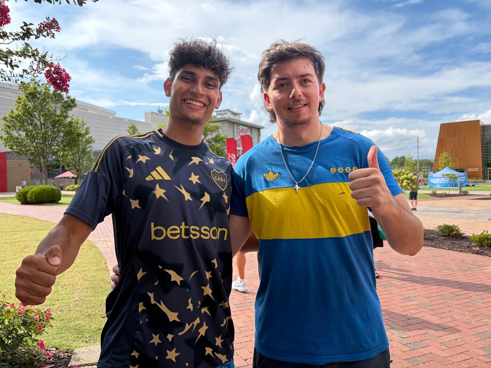 Os amigos Matías Marin e Bruno Conti estão preocupados com a tensão entre argentinos e ingleses em Atlanta — Foto: Rafael Oliveira