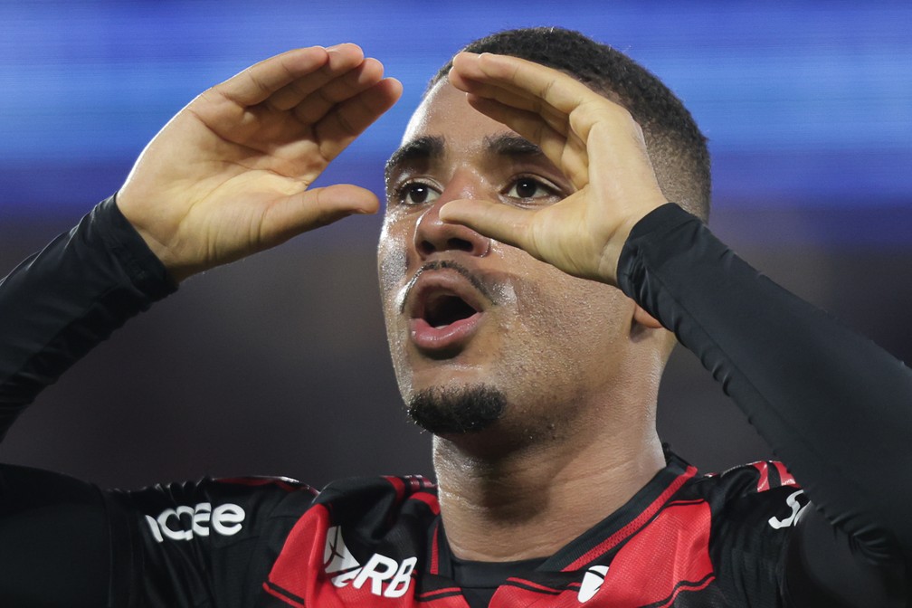 Samuel Lino participou de cinco gols em Flamengo 8 x 0 Vitória — Foto: Gilvan de Souza/Flamengo