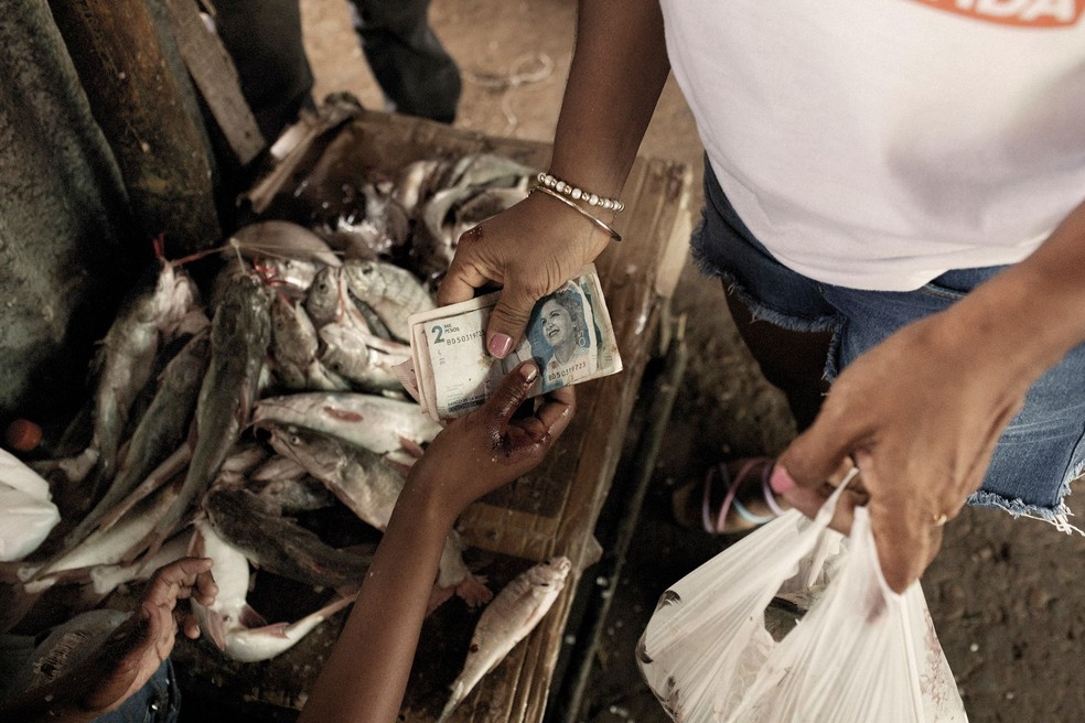 Negociação em um mercado de alimentos em Riohacha, Colômbia  — Foto: Blomberg