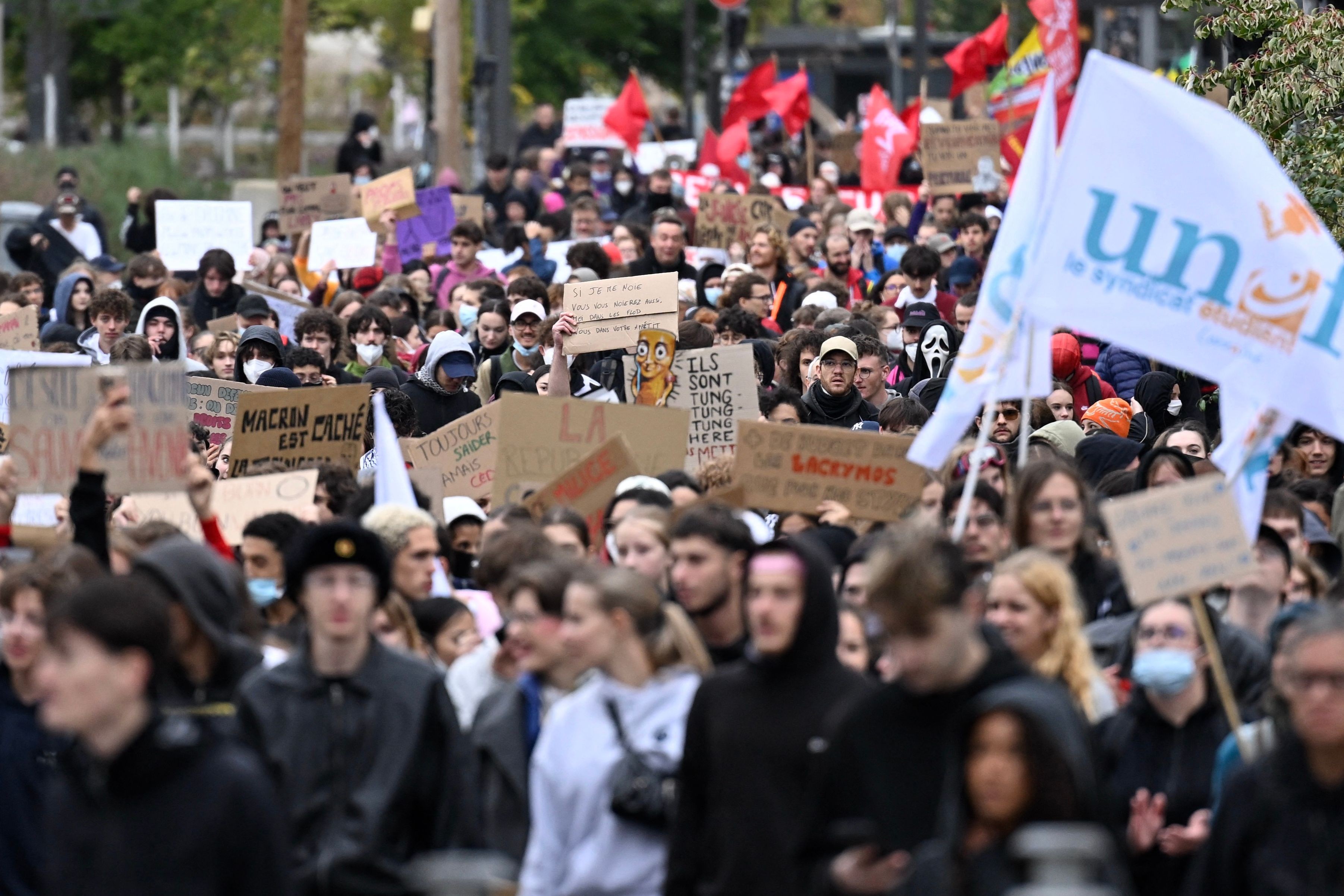 Manifestantes voltam às ruas da França e governo convoca líderes de organizações estudantis para reunião