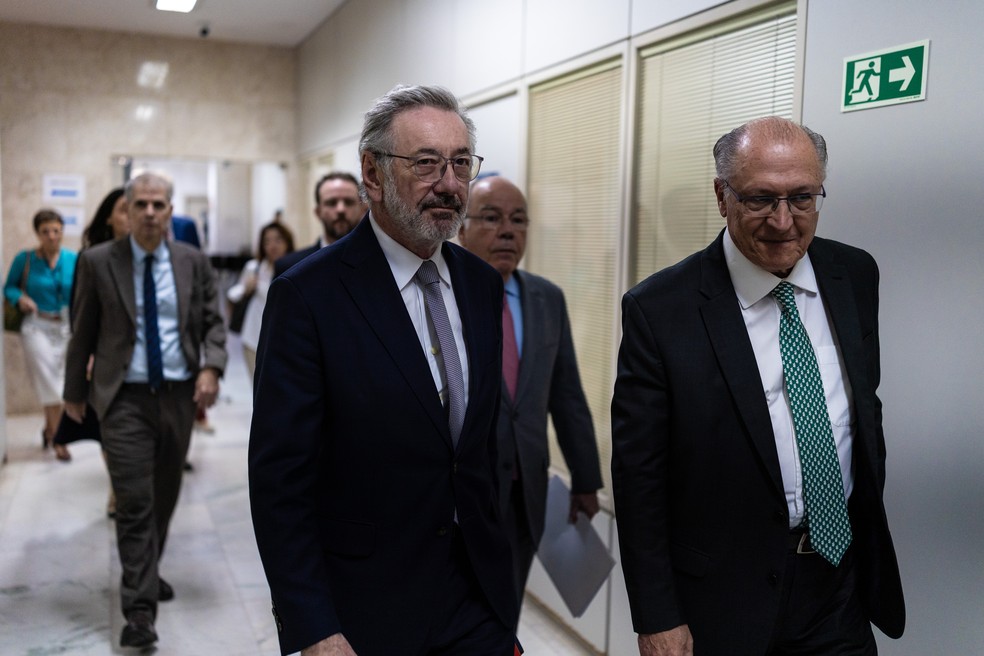 Ministros do governo falam sobre tarifaço de Trump, liderados pelo vice-presidente da República, Geraldo Alckmin — Foto: Brenno Carvalho / Agência O Globo