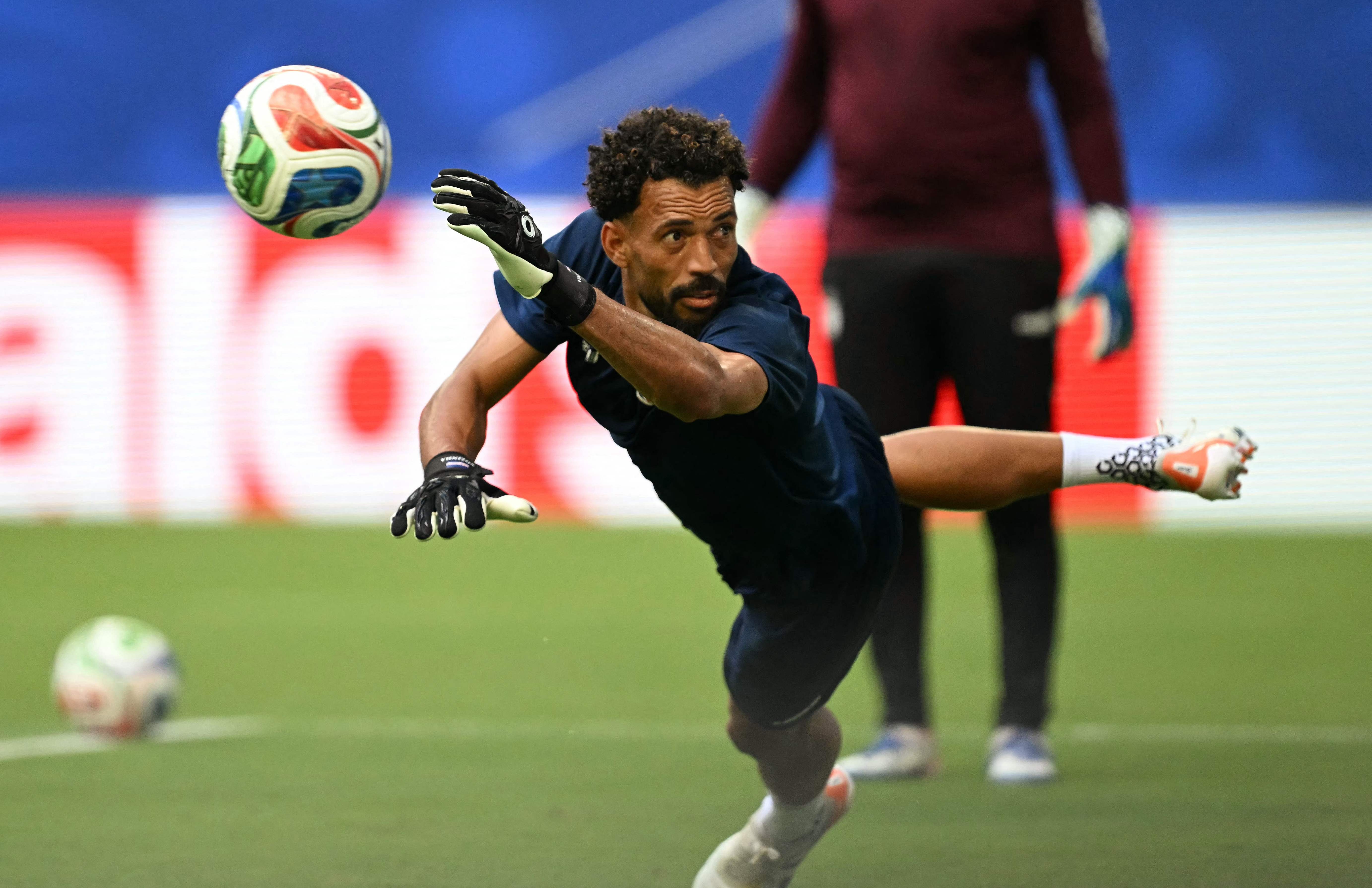 Por que Vozinha pode não conseguir usar seu apelido na camisa do Colo Colo