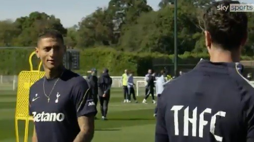 Richarlison treina com o elenco do Tottenham e está 'com a bola' para decidir sobre o Vasco - Foto