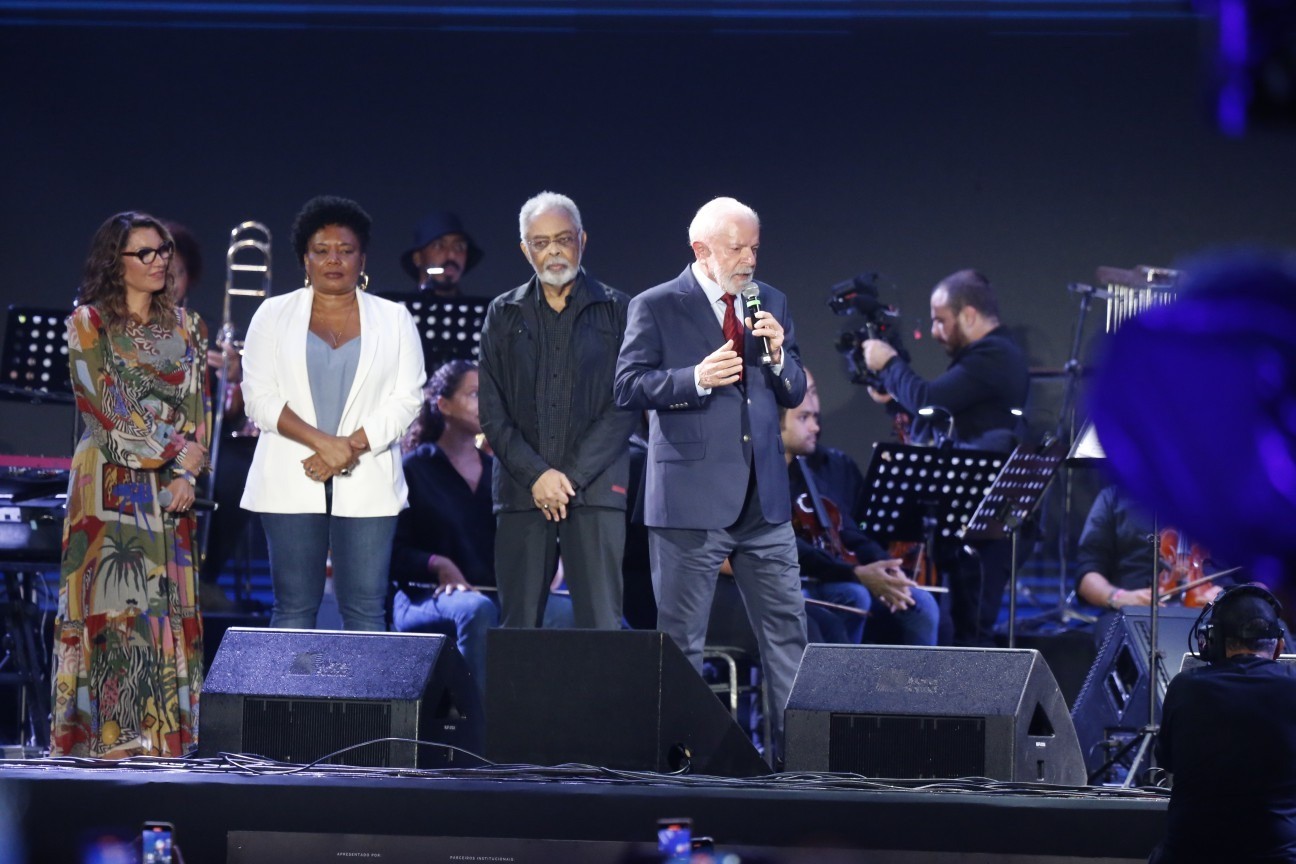 'Quem tem fome é tratado como invisível', diz Lula no último dia de shows na Praça Mauá