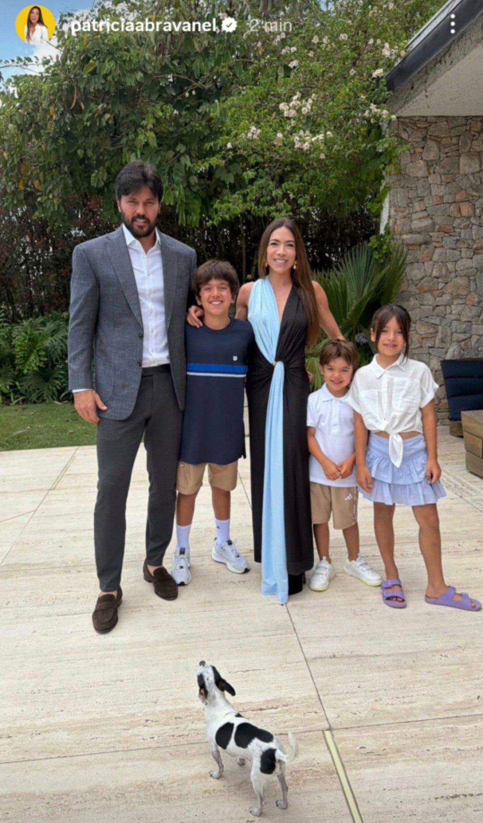 Patricia Abravanel is mesmerized as she posed with her husband and children – Image: Instagram Reproduction
