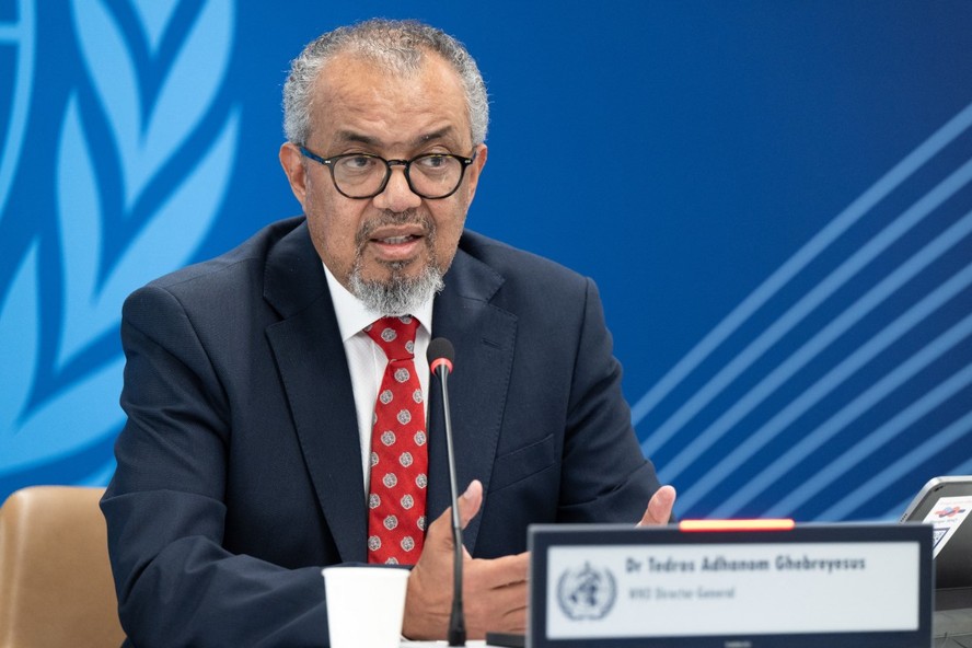 Diretor-geral da OMS Tedros Adhanom alerta sobre surto de ebola e emergência internacional.