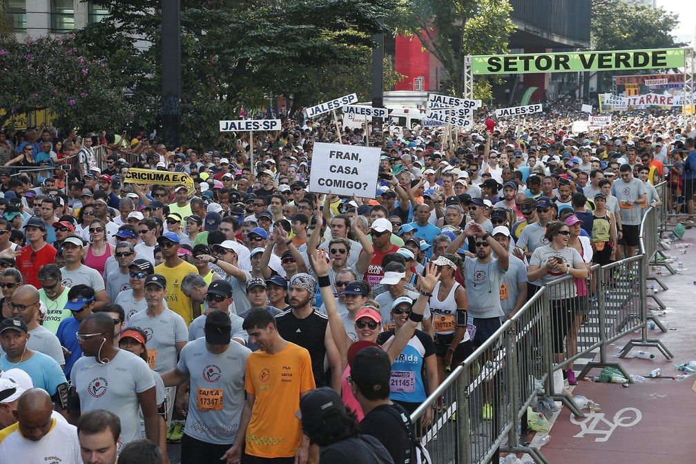 92ª Corrida Internacional de São Silvestre, em 2016: um terço dos corredores eram pipoca e a corrida colapsou — Foto: Edilson Dantas / Agencia O Globo