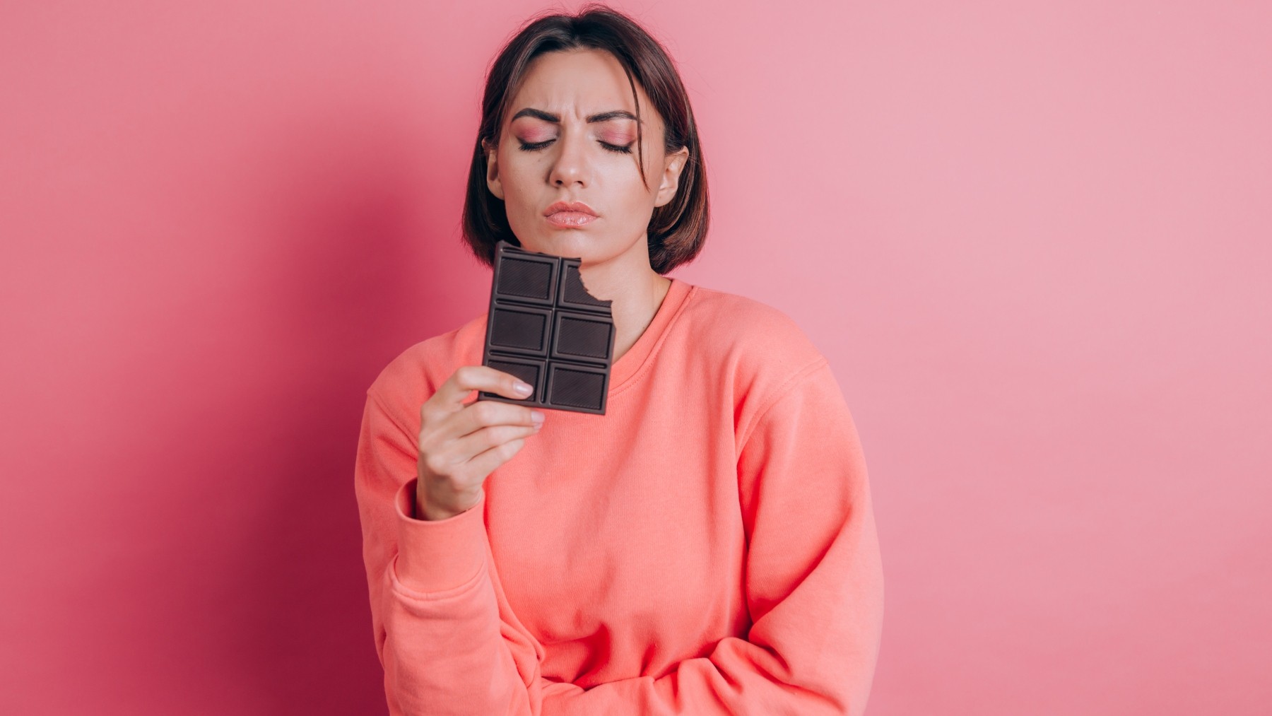 Chocolate dá espinha? Especialista explica o impacto na pele na Páscoa