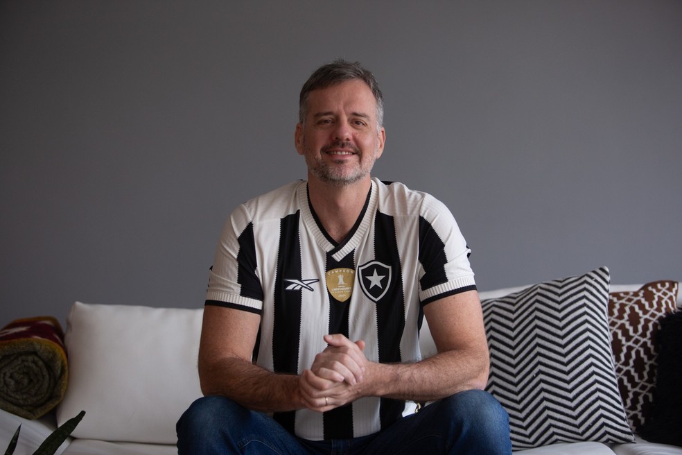O servidor público Rodrigo Pacheco se tornou alvinegro por influência do pai mineiro — Foto: Júlia Aguiar