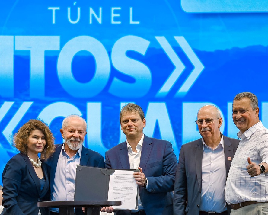Presidente da República, Luiz Inácio Lula da Silva, durante cerimônia de Lançamento do Edital de Concessão do Túnel Submerso Santos-Guarujá. Parque Valongo, Armazém 4, Santos - SP.