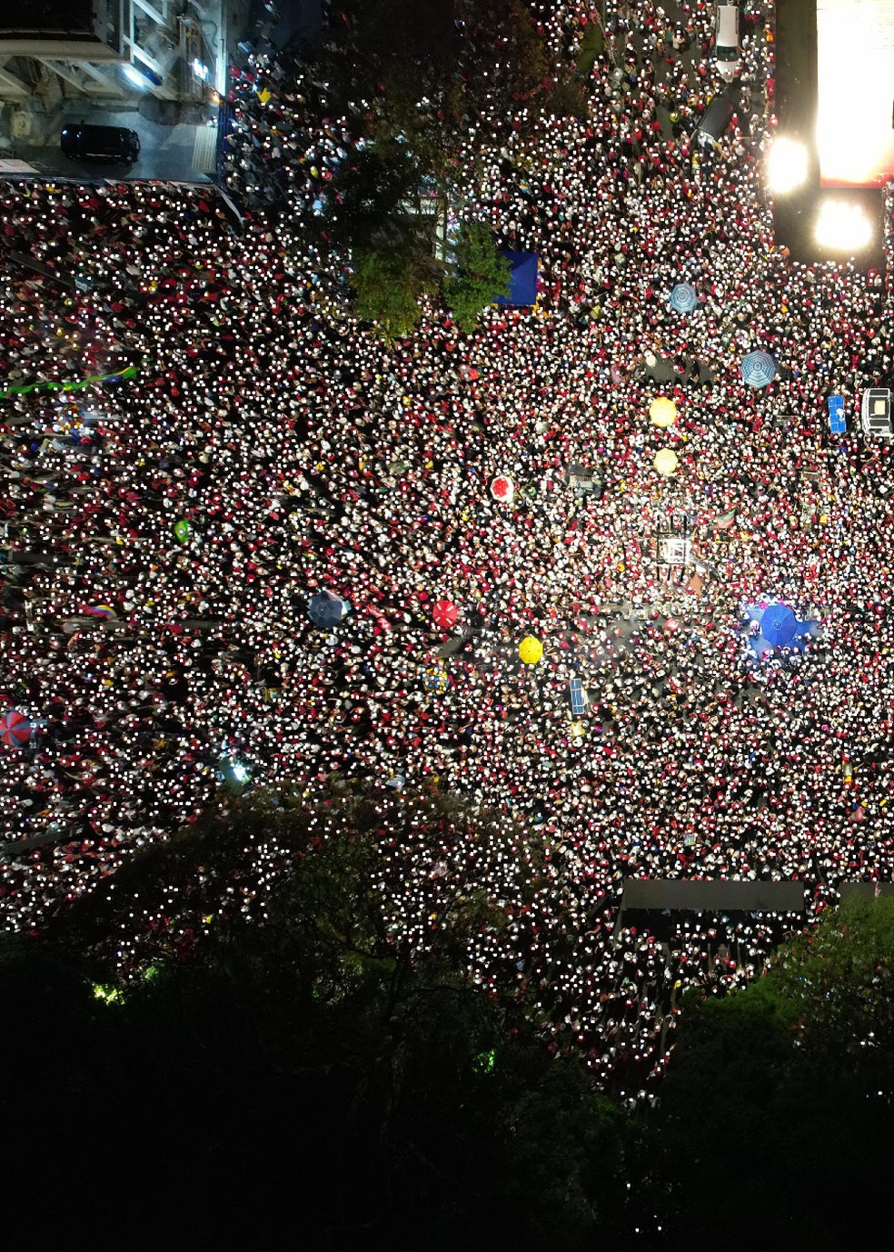 Uma das fotos áreas usadas para contar a multidão na Avenida Paulista durante a festa da vitória de Lula, com as marcações do software operado pela USP — Foto: Monitor do debate político/EACH/USP