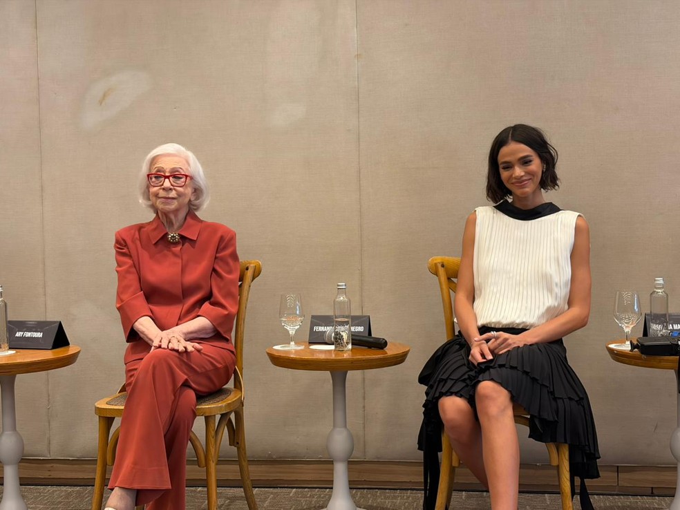 As atrizes Fernanda Montenegro e Bruna Marquezine em coletiva de 'Velhos bandidos' — Foto: Lucas Salgado