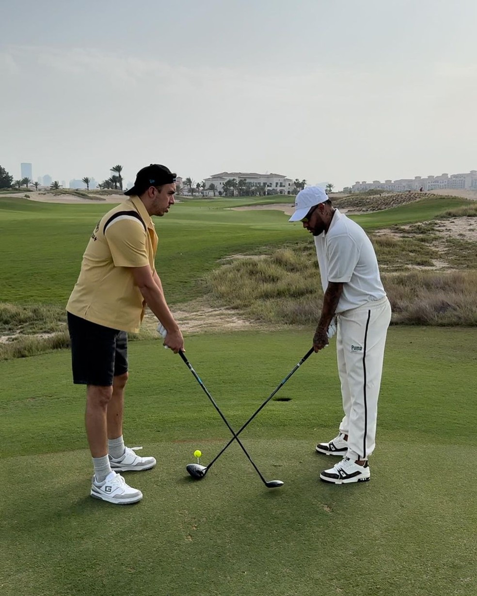 Neymar jogando golfe na última quinta-feira — Foto: Reprodução