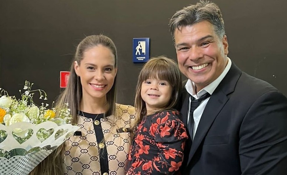 Shay Dufau, Ilha Mattar e Maurício Mattar: família — Foto: Reprodução/Instagram