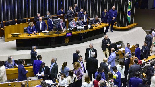 Câmara: deputados e assessores gastaram R$ 19 milhões com passagens aéreas no 1º semestre