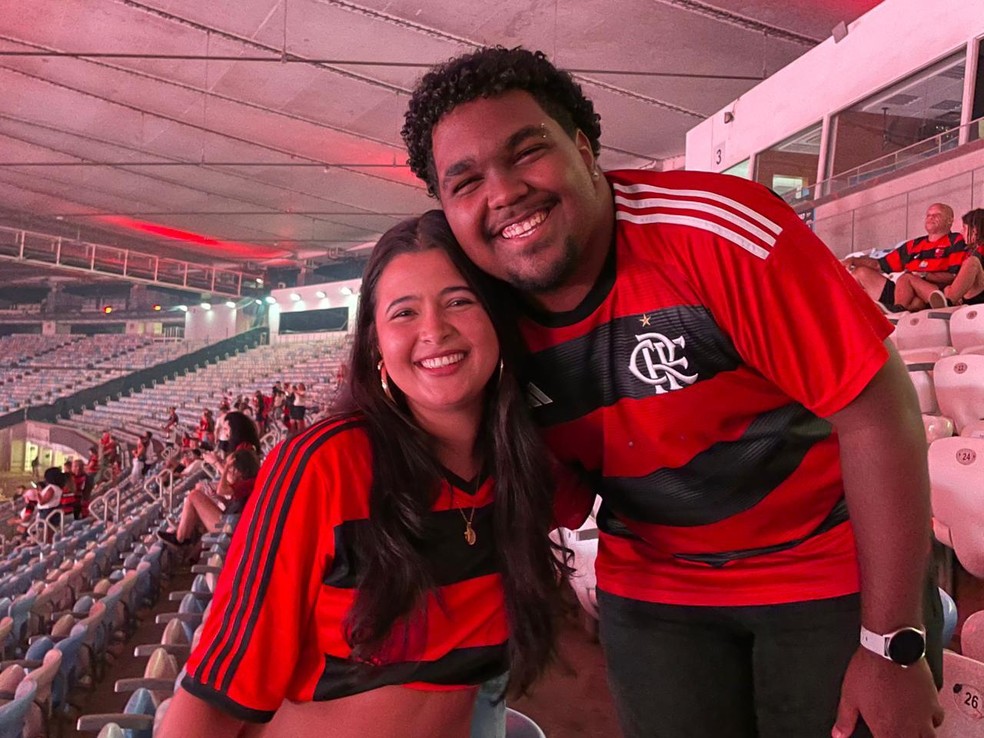 Having inherited her passion for Flamengo from her late father, Ana Julia Brandão came to the Maracana accompanied by friends - Photography: João Pedro Fragoso