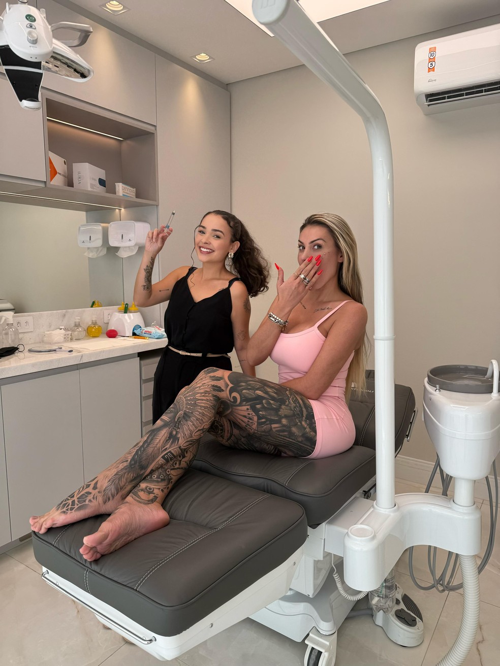 Andressa Urach fez um procedimento de rejuvenescimento íntimo — Foto: Divulgação