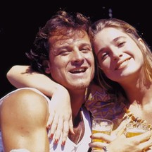 Casal em "Quatro por quatro", o romance de Letícia Spiller e Marcello Novaes saiu das telas para a vida real. Os dois começaram a namorar em 1994 e ficaram juntos por seis anos. Os atores tiveram um filho, Pedro Novaes, protagonista em "Garota do momento"  — Foto: Bazilio Calazans/Globo