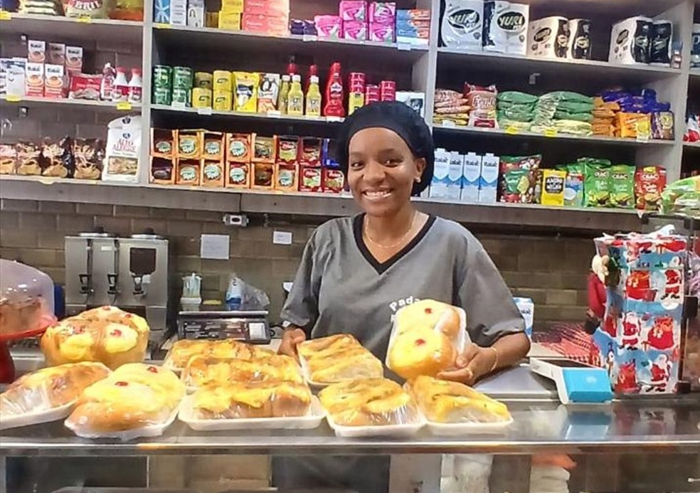 Adrielle conseguiu um emprego de carteira assinada em novembro — Foto: Arquivo pessoal