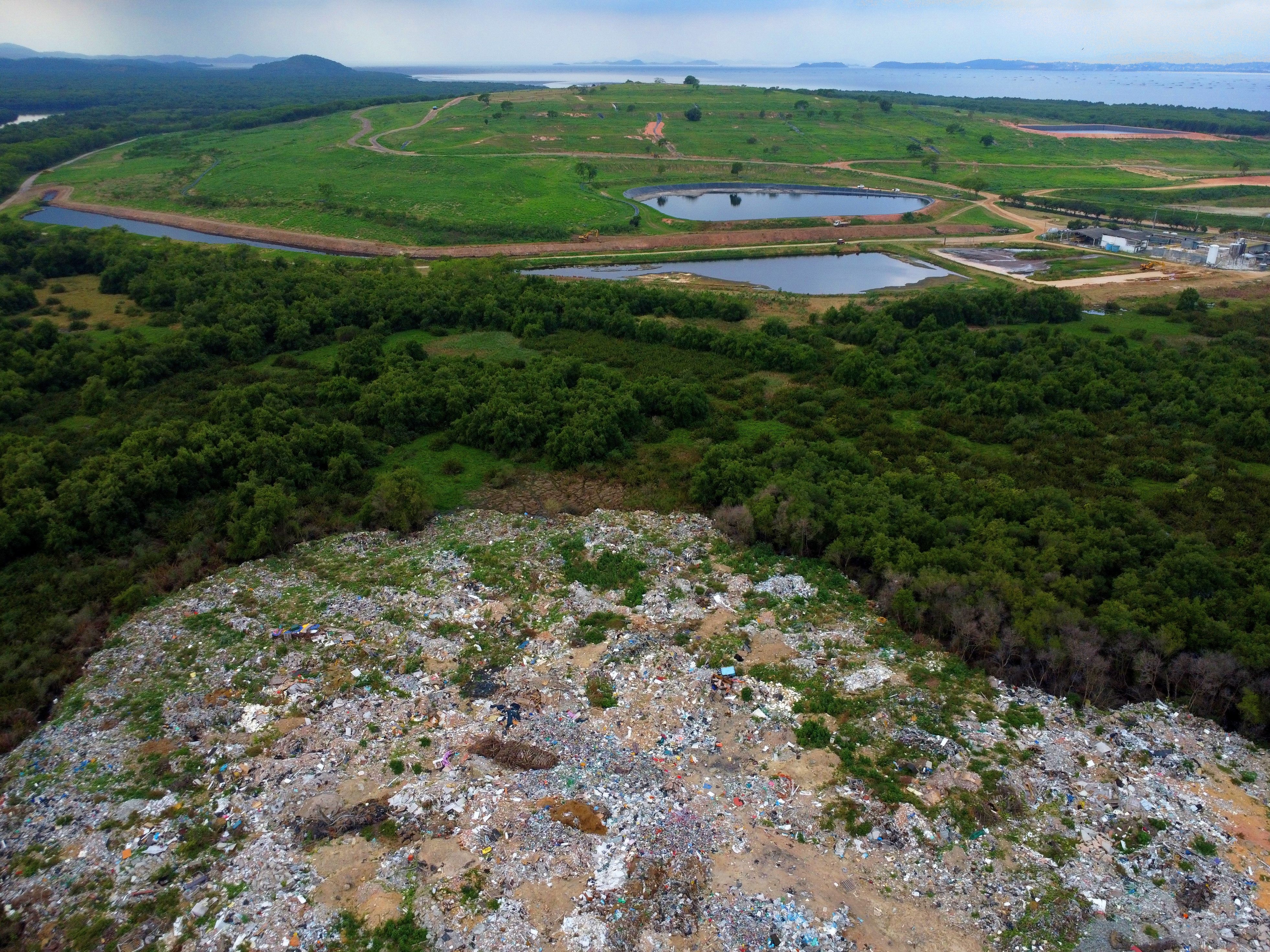 Aterro de Gramacho tem capacidade para acumular 23 milhões de litros de chorume, evitando contaminação do manguezal