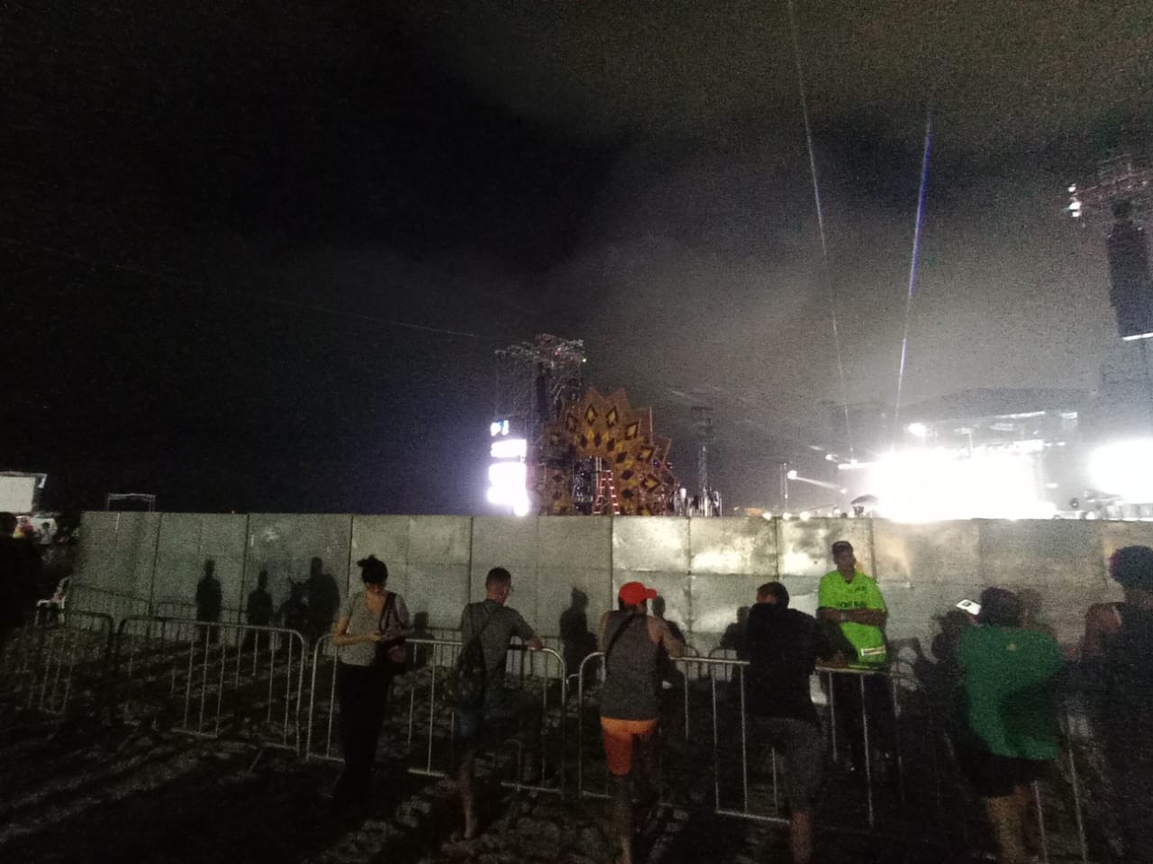 Tapume ao redor do palco de Shakira, em Copacabana, gera apreensão; entenda medida de segurança