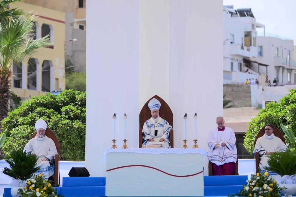Papa Le&atilde;o XIV em Lampedusa &mdash; Foto: Tiziana FABI / AFP