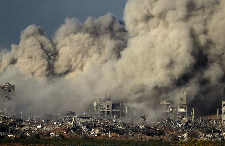 Bombardeio militar israelense no norte da Faixa de Gaza, em 15 de novembro de 2023