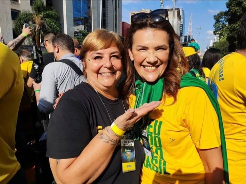 Marlúcia Ramiro ao lado de Valéria Bolsonaro; presa por atos golpistas do 8 de janeiro é investigada por abuso físico, psicológico e sexual contra crianças no interior de SP — Foto: Reprodução/Redes Sociais