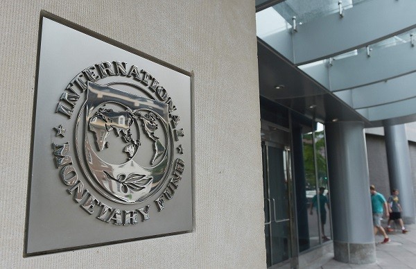 FMI eleva previsão de crescimento do Brasil para 2026, mas alerta para riscos globais