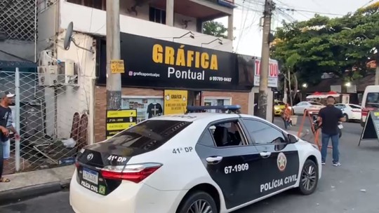 Polícia fecha fábrica de placas falsas para veículos na Zona Oeste do Rio
