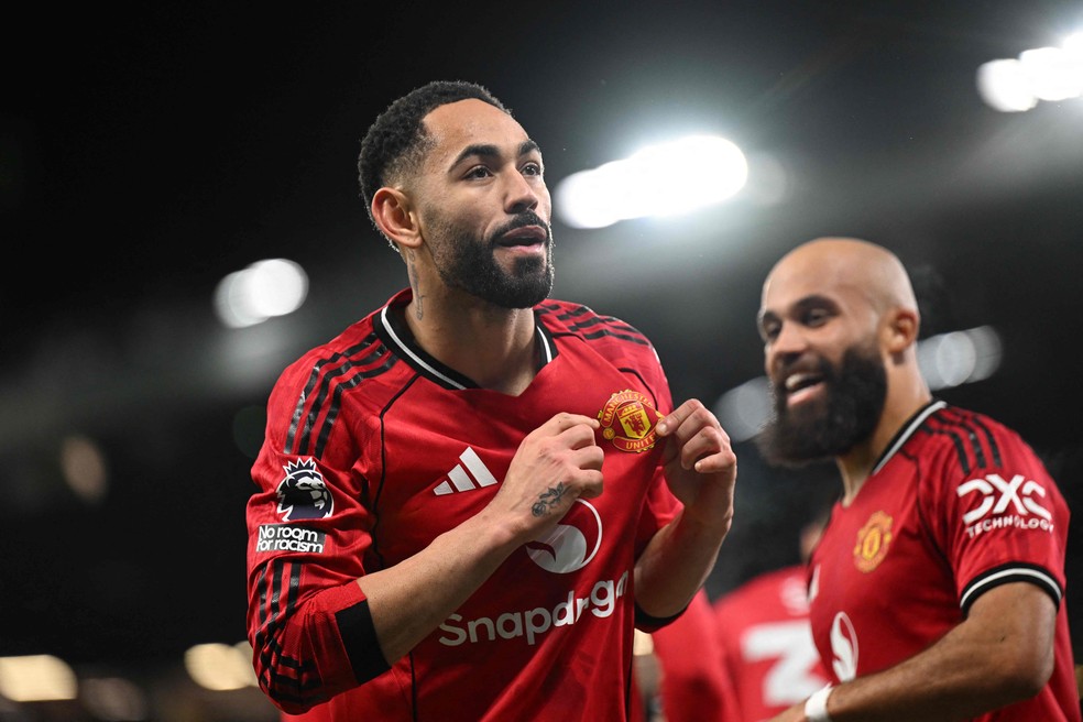 Brasileiro Matheus Cunha comemorando o gol feito pelo United — Foto: Peter Powell/ AFP