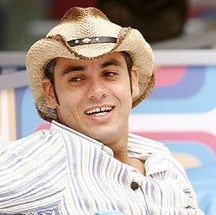 O cantor sertanejo André Cowboy entrou no 'BBB' 9 por meio da Casa de Vidro. Ele foi o sexto eliminado da edição. Dois anos após a sua participação no programa, ele morreu — Foto: Reprodução/TV Globo