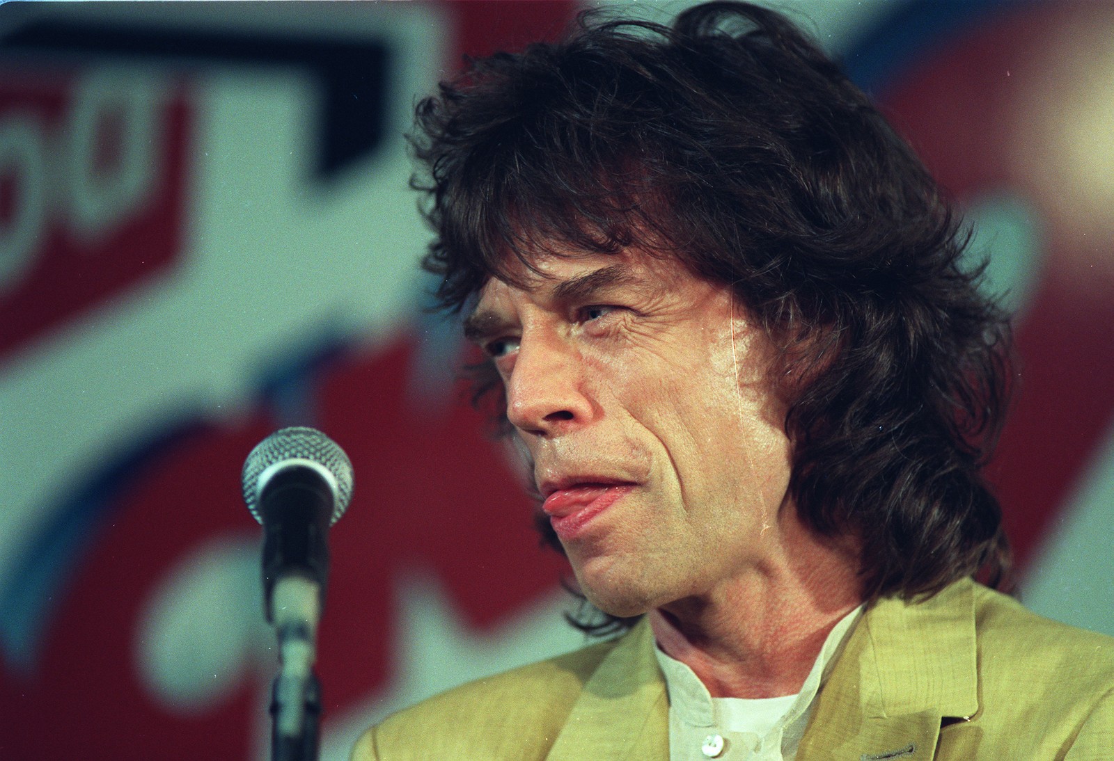 Entrevista coletiva com o Mick Jagger no Maracanã, após show da banda em 1995. — Foto: Marcelo Carnaval / Agência O Globo