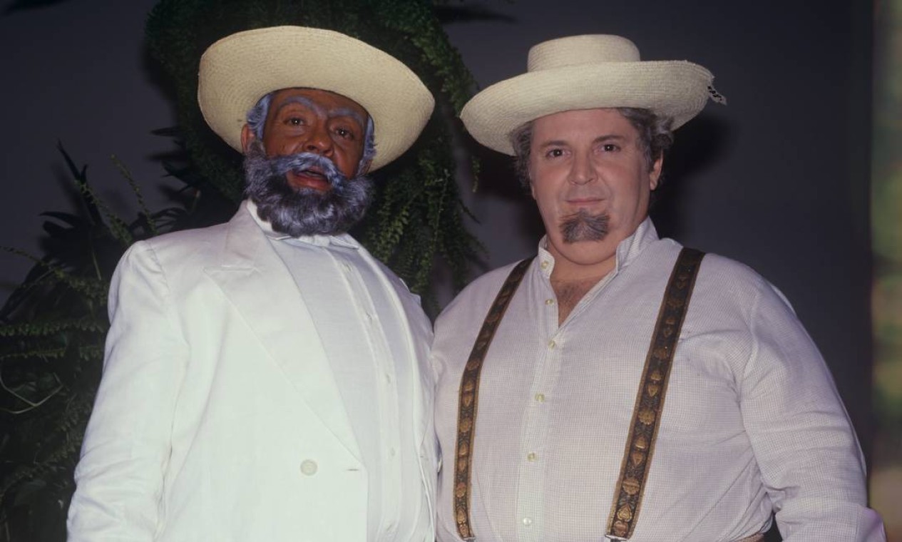 Em 1985, Chico Anysio como Coronel Bezerra e Jô como Coronel Pantoja em quadro que era exibido alternadamente no "Viva o gordo" e no "Chico Anysio show"  — Foto: Adir Mera / Agência O Globo