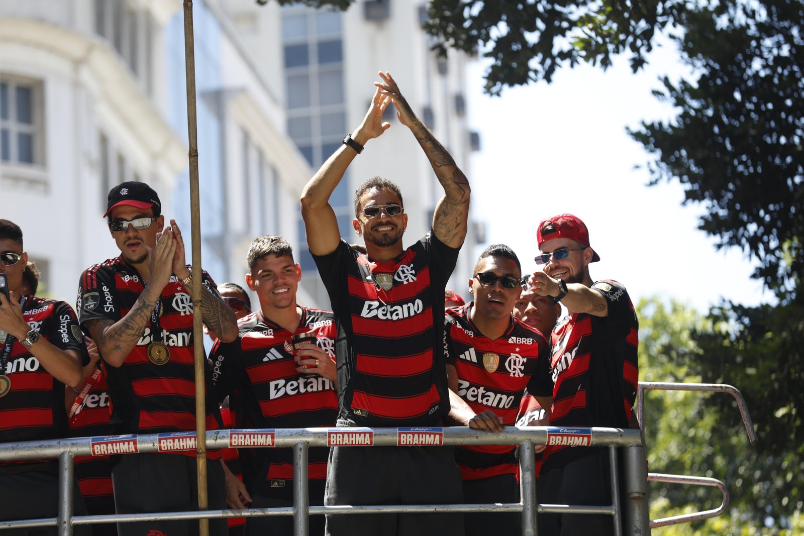 Danilo é ovacionado em título do Flamengo — Foto: Gabriel de Paiva / Agência O Globo