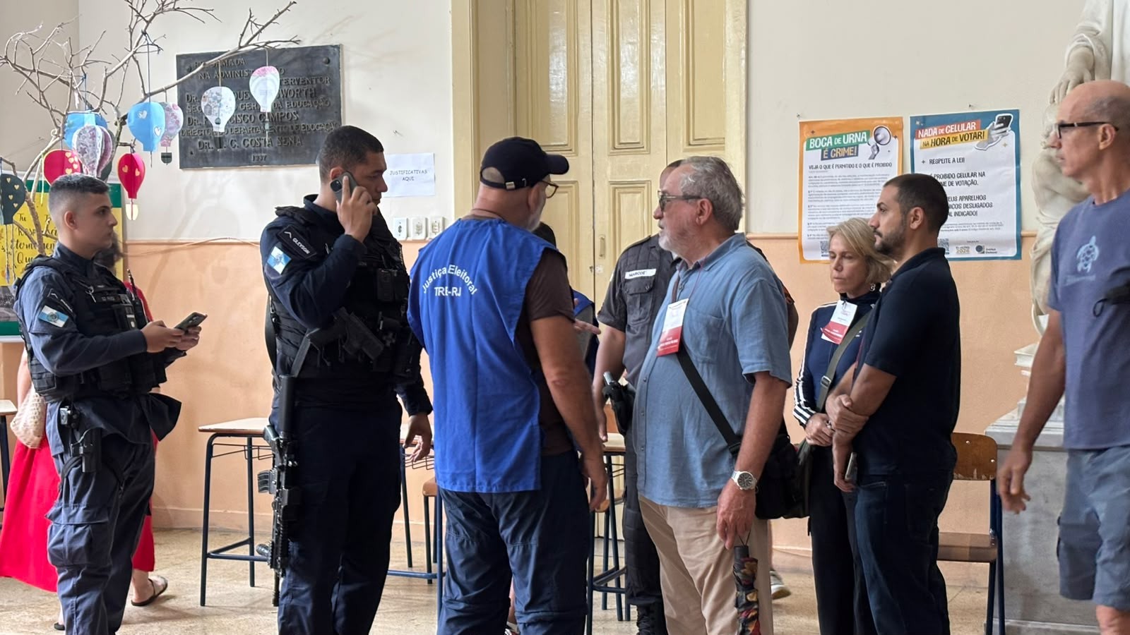 Fiscal do PL é levada à delegacia por suspeita de crime eleitoral; eleitores relataram boca de urna - Foto