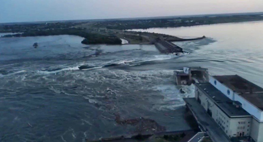 Explosão destrói barragem de Nova Kakhovka, na Ucrânia