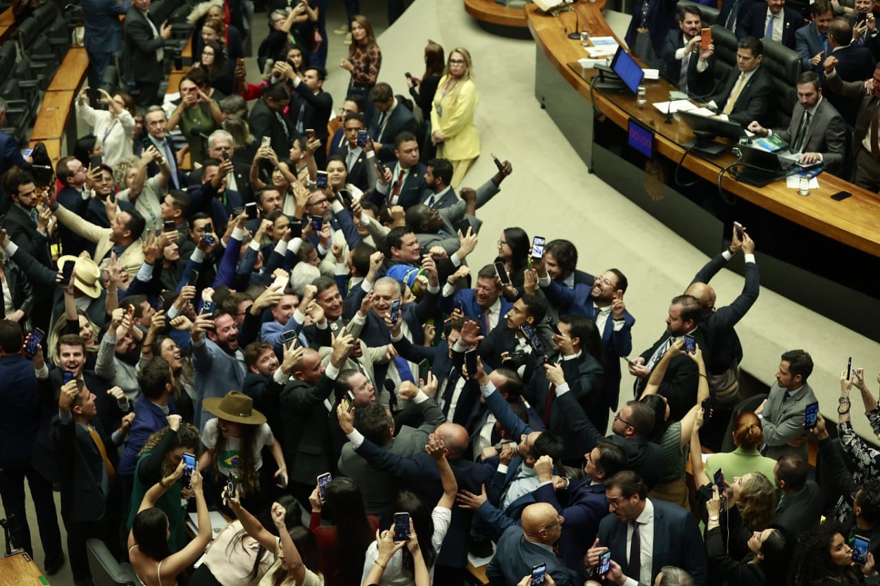 Após derrota, PT planeja ir ao STF contra projeto da dosimetria