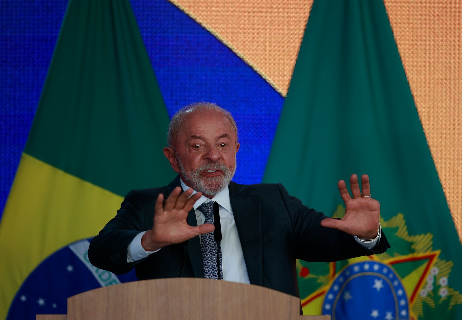 Campanha de Lula deve explorar recuo de Flávio sobre fim da 6x1 e vê votação da PEC como ‘fôlego’ para petista
