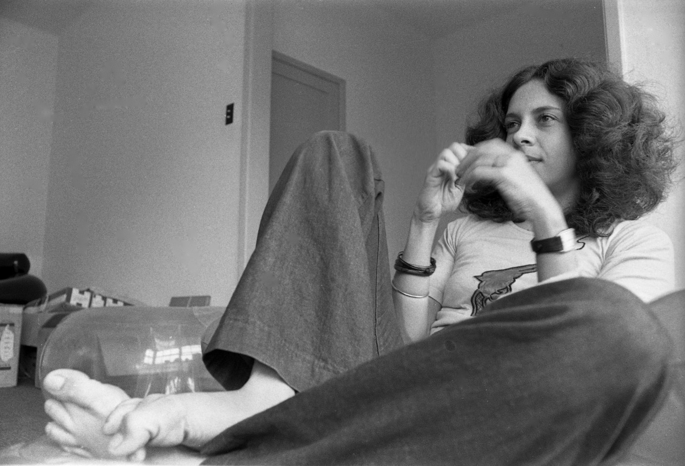A cantora Gal Costa no início dos anos 1970: calça boca de sino