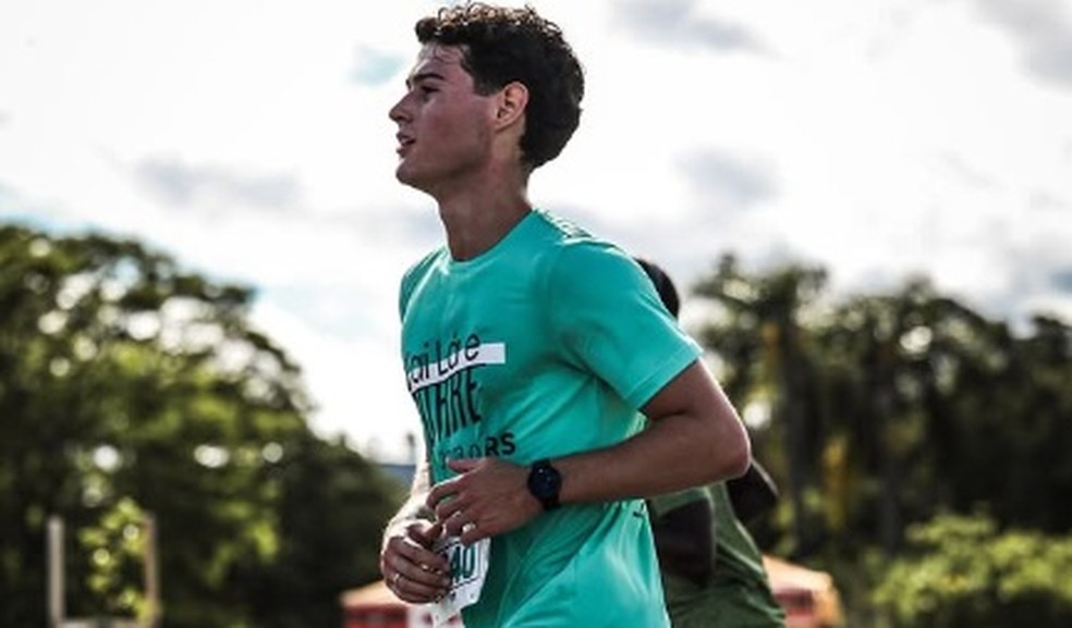 O estudante João Gabriel Hofstatter De Lamare, de 20 anos, morreu após sofrer um mal súbito na 40ª Maratona Internacional de Porto Alegre — Foto: Reprodução Instagram