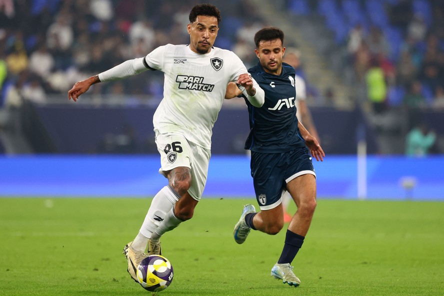 Gregore durante o jogo entre Botafogo e Pachuca