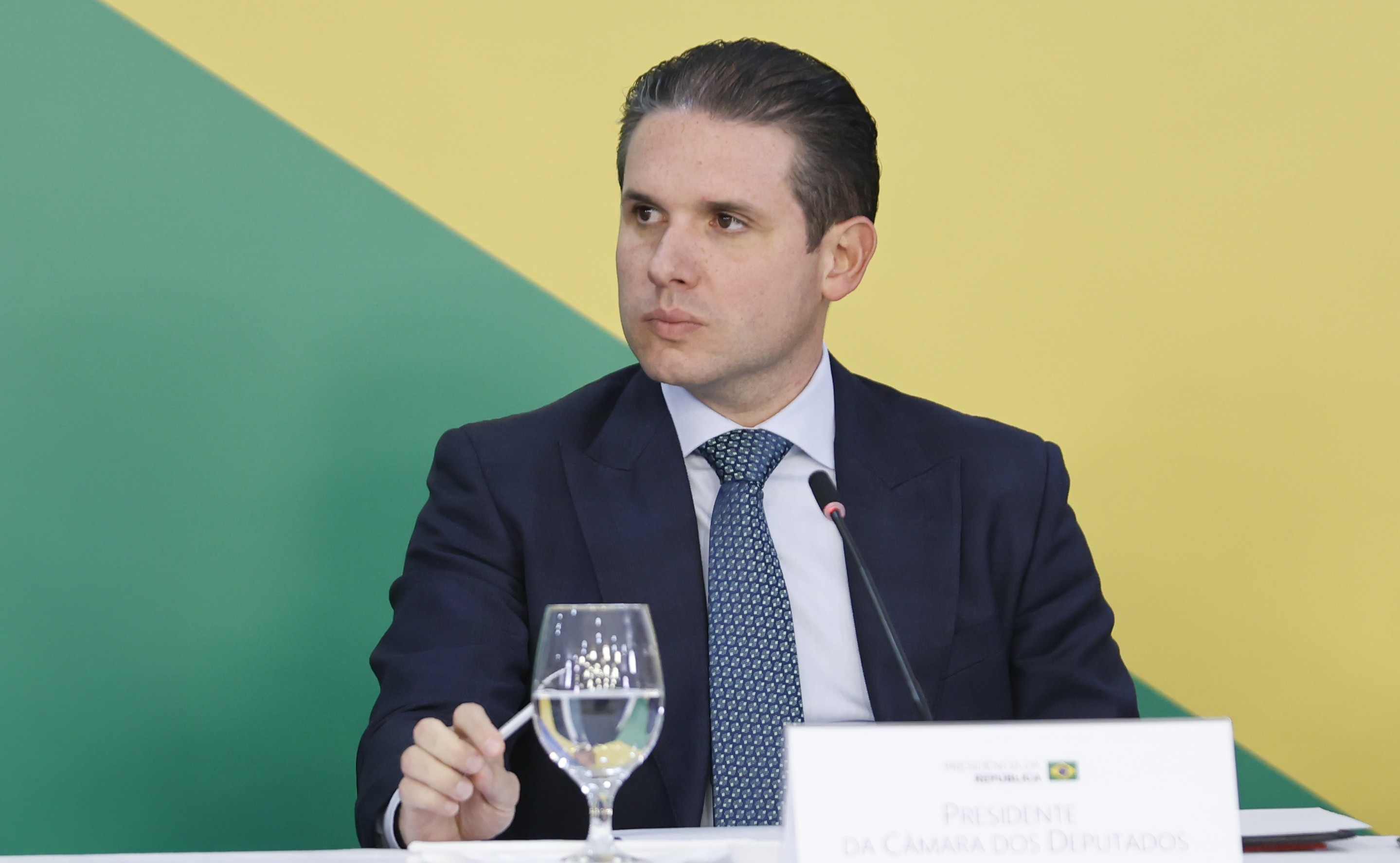Fim das taxas das blusinhas precisa ser votado 'nas próximas semanas' para não perder validade, diz presidente da Câmara
