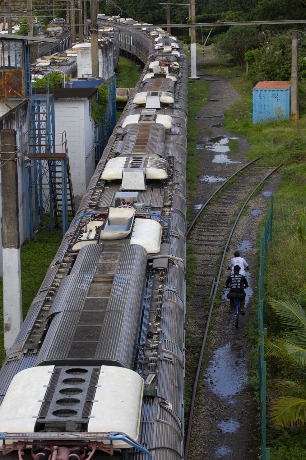 Cemitério ferroviário. Em Japeri, na Baixada Fluminense, jazem 79 composições — Foto: Domingos Peixoto