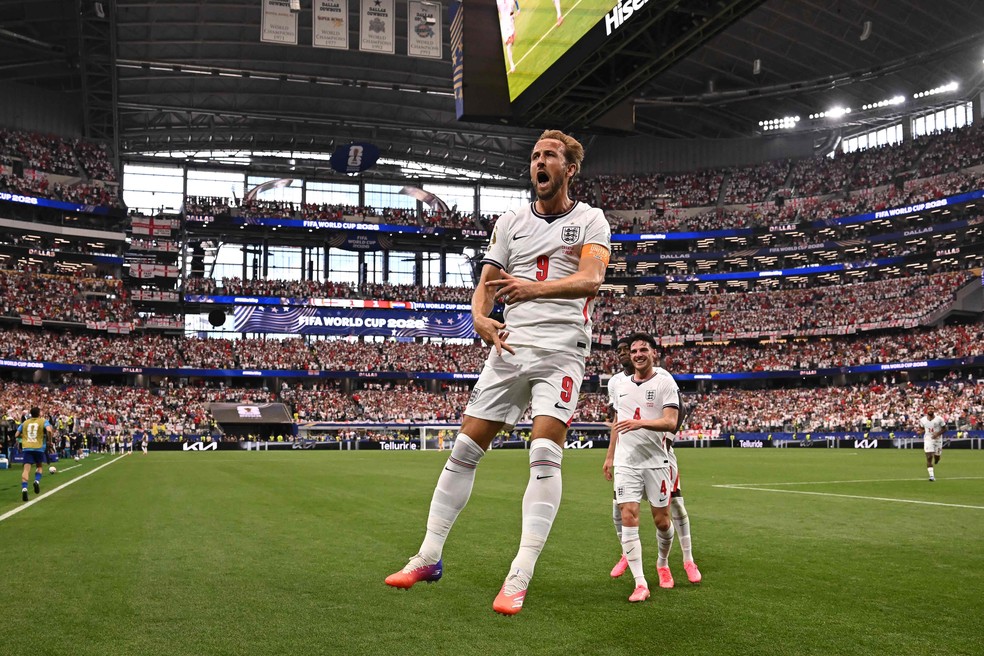 Harry Kane marca para a Inglaterra diante da Croácia — Foto: Paul ELLIS / AFP