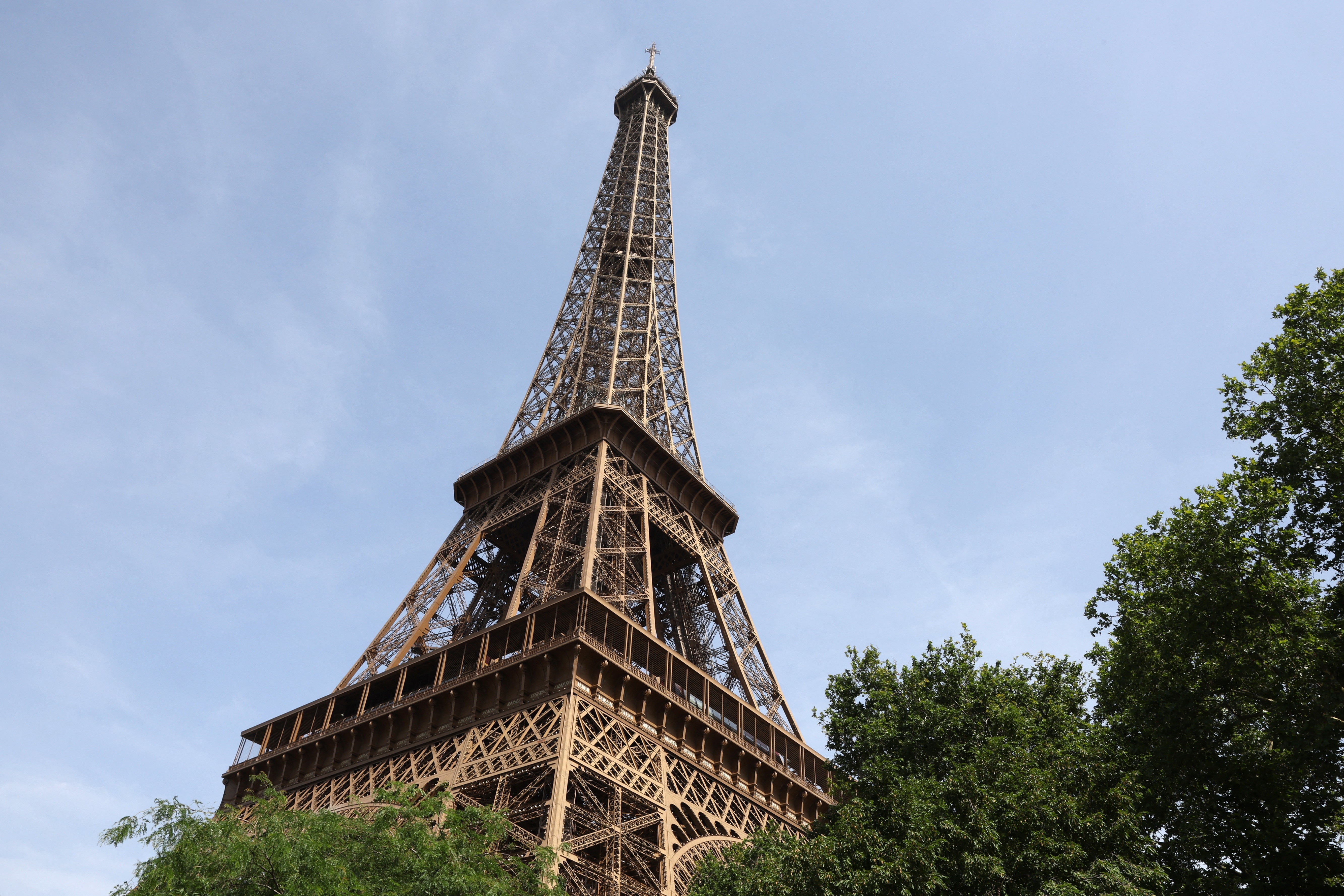 Onda de calor força fechamento antecipado de atrações em Paris