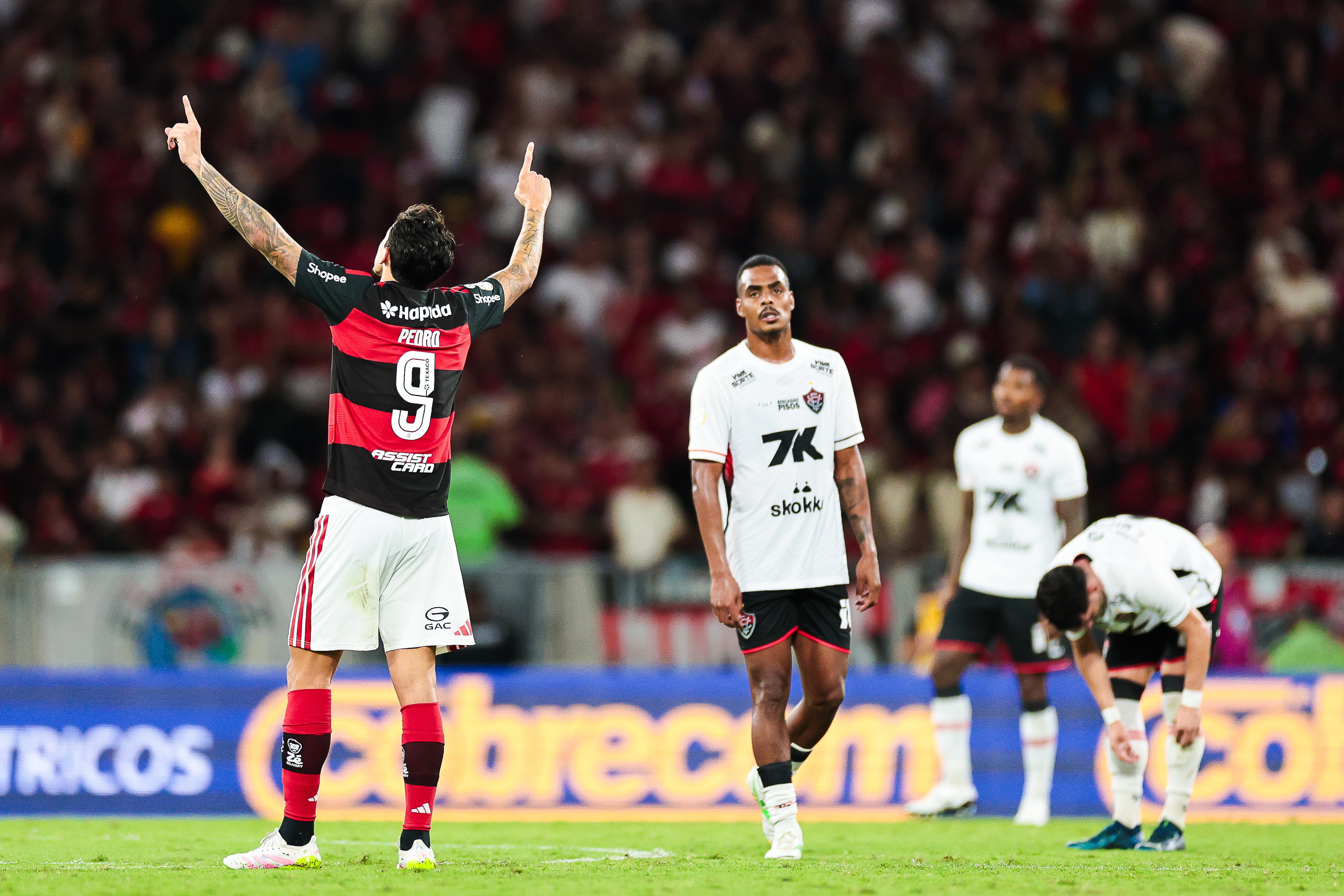 Com time alternativo, Flamengo bate o Vitória na estreia na Copa do Brasil e vai com vantagem para Salvador