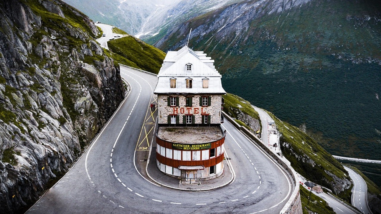 Passo de Furka – Suíça: rota alpina histórica com picos nevados e cenário de James Bond. — Foto: Reprodução