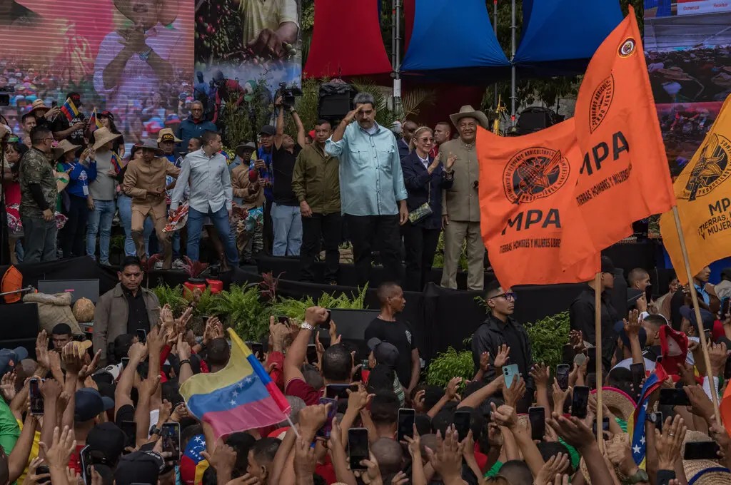 Maduro convoca setor do petr&oacute;leo para protesto global contra os EUA, e governo denuncia bloqueio naval de Trump: 'Amea&ccedil;a imprudente'