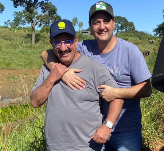 Ratinho faz post de apoio após filho desistir de concorrer à Presidência: 'Orgulho de você, meu Juninho'